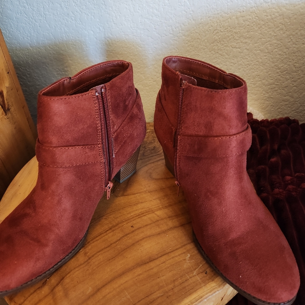 Boots - Picture 2 of 6